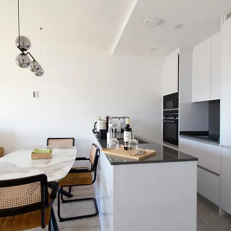 Happy Travel Urban Sky 19c Apartment